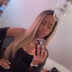 Meet your Posher, Idelis